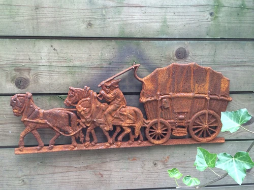 Historic Wall Decoration: Horse and Carriage – Cast Iron – Rust – 56 cm