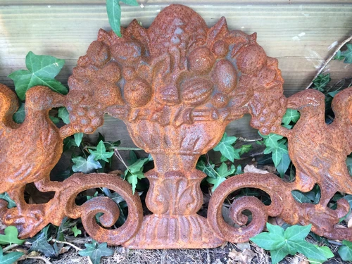 Classic Wall Ornament: Two Doves with a Fruit Bowl – Cast Iron – Rust – 76 cm