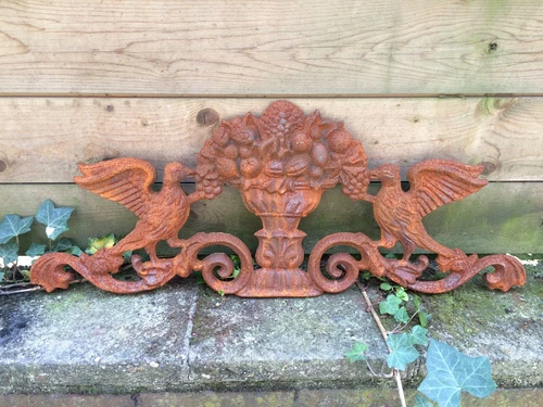 Classic Wall Ornament: Two Doves with a Fruit Bowl – Cast Iron – Rust – 76 cm