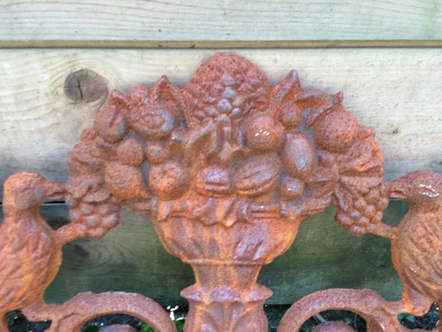 Classic Wall Ornament: Two Doves with a Fruit Bowl – Cast Iron – Rust – 76 cm