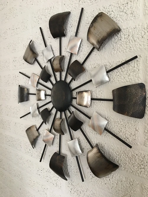 Wandornament Elijah, mooi zwaar metalen uitvoering in prachtige kleuren.