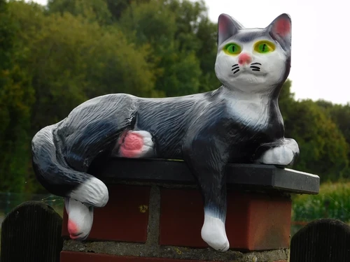 Statue of a Reclining Cat - 33 cm - Polystone