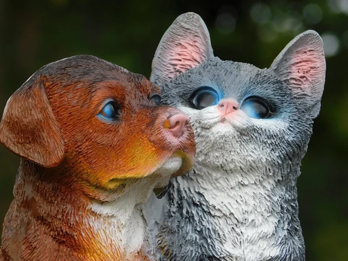 Dog and Cat Figurine - Polystone - in Colour