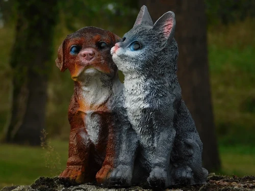 Dog and Cat Figurine - Polystone - in Colour