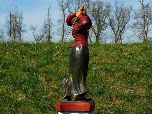 Vintage Beeld Vrouwelijke Golfer – 70 cm Hoog | Uniek & Eenmalig Leverbaar