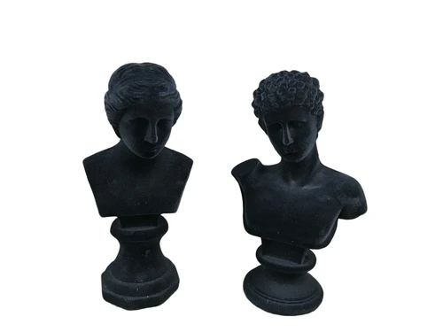 Statue of Eva, beautifully finished in velvet, beautiful decoration