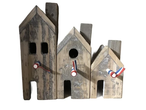 Dekorative Häuser komplett handgefertigt aus Holz, schön!