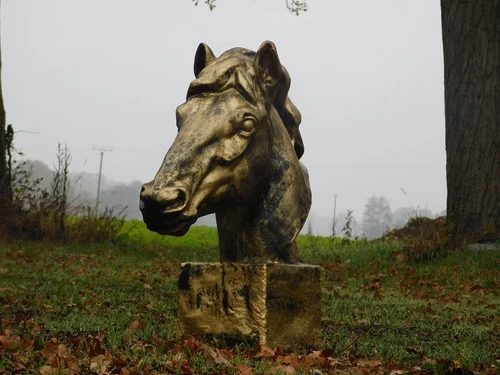 Large horse head - gold with black - polystone