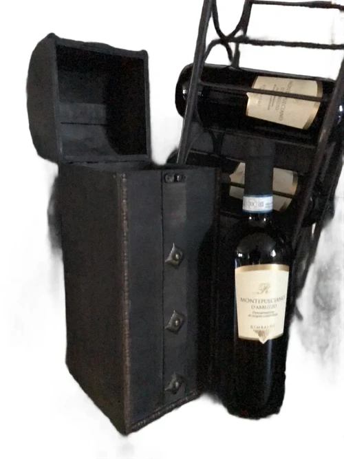 Wooden box for a bottle of wine, upright, wood with beautiful decorations and lock