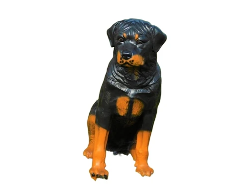 Prachtig polystonen beeld van een rottweiler.