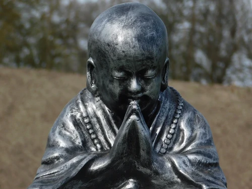 Shaolin Monk praying - polystone - grey with black