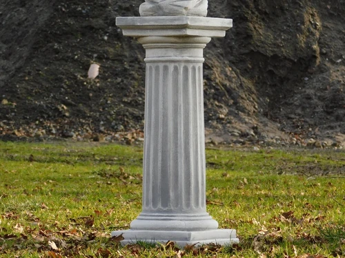 Eagle on pedestal - 130 cm - Stone