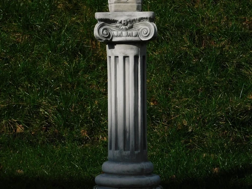 Statue of Mary on pedestal - 129 cm - Stone