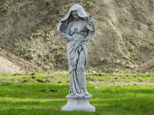 Statue Frau mit Gewand - 80 cm - Stein