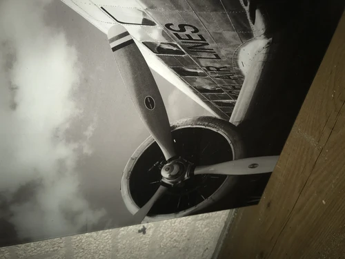 Kunst auf Glas des Flugzeugs: ''De UIVER'', niederländische Geschichte, wunderschön!