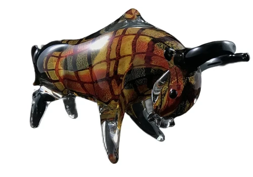 Beautiful statue of a bull made of full glass, beautiful in color!!