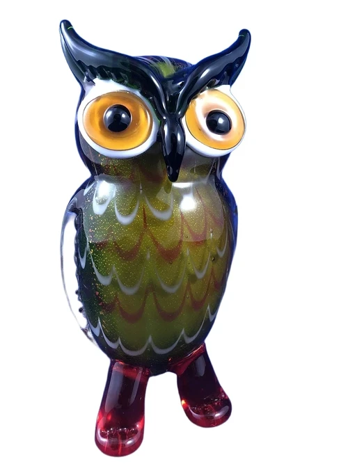 Beautiful glass owl, beautiful in color.