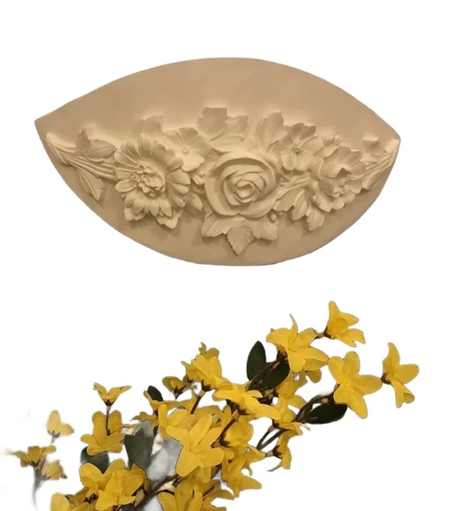 Mooie strakke wandlamp in wit terracotta steen , zeer fraai, klassiek.