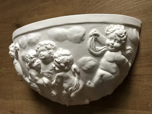 Mooie strakke wandlamp in wit terracotta steen, zeer fraai, klassiek.