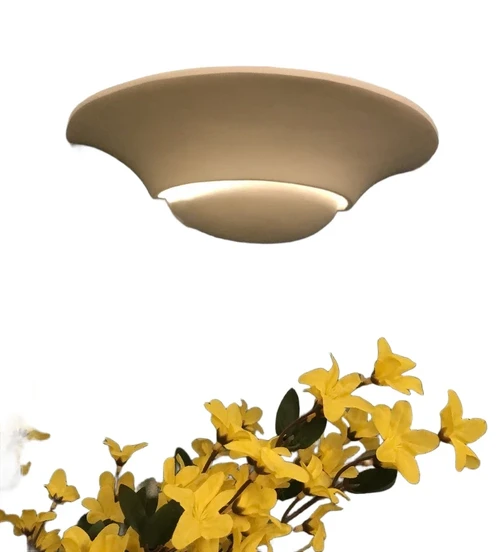 Mooie strakke wandlamp in wit terracotta steen, zeer fraai, modern.