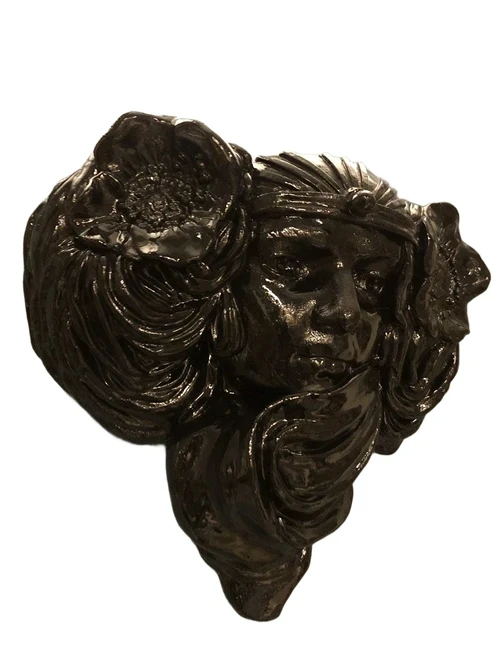 Mooie strakke wandlamp in zwart terracotta steen , zeer fraai, klassiek.