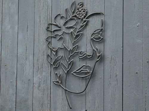 Face with Flowers - 50 cm - Outline Wall decoration