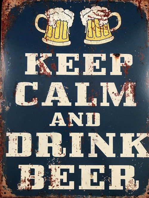 Schild mit der Aufschrift: ''KEEP CALM AND DRINK BEER'', schönes Schild!