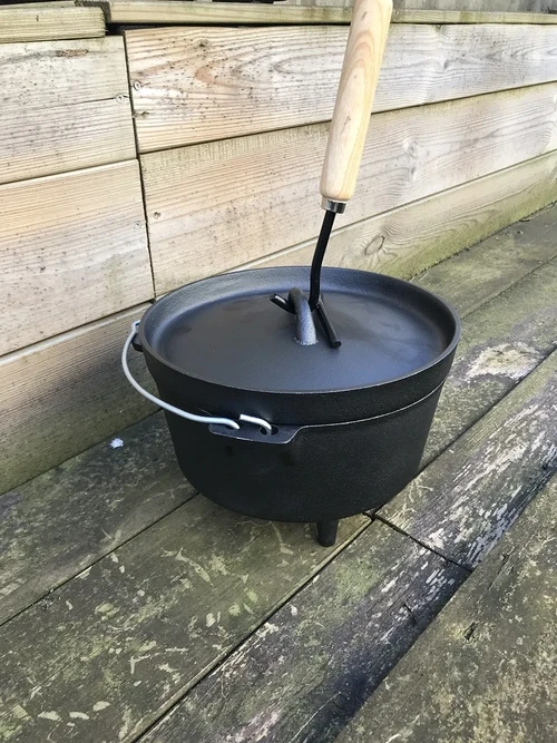 1 fire pot, iron, capacity 4 liters