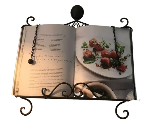Ein Ständer/Halter für Musikstücke, Speisekarten, Bücher usw.