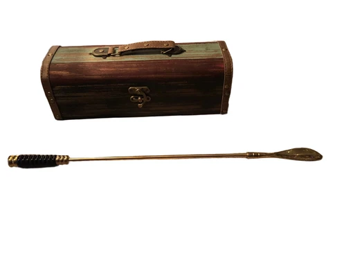 Beautiful brass shoehorn with a nice handle