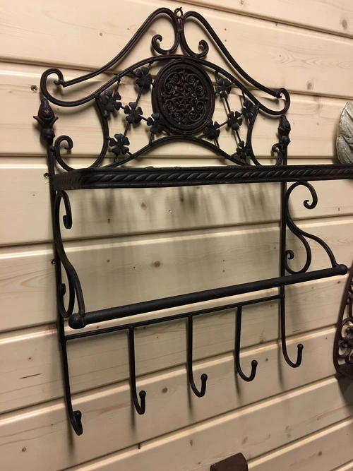 Wall rack , wrought iron, old-rust look, with 1 storage layer and 5 coat hooks.