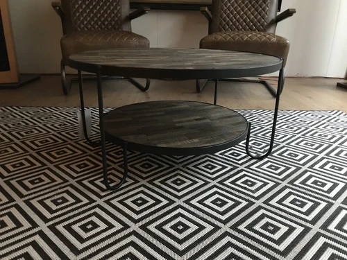 Fraaie robuuste salontafel, gemaakt van metaal en hout
