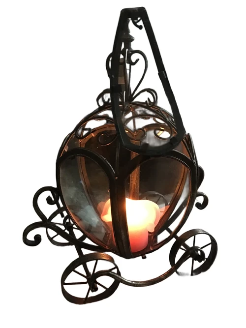 Metal carriage candle holder, very beautiful!!