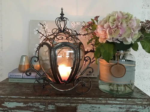 Metal carriage candle holder, very beautiful!!