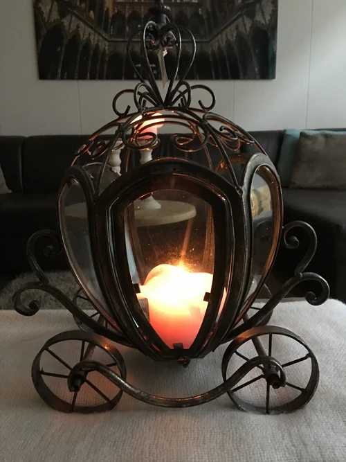Metal carriage candle holder, very beautiful!!