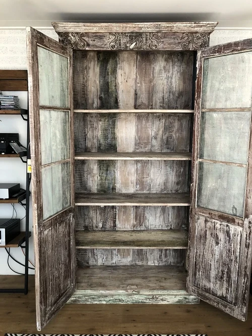Mooi forse vol massief hardhouten India vitrine-kast.