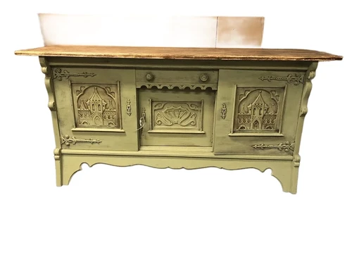 Prachtig middeleeuws kasteel dressoir met prachtig hout snijwerk, geweldig fraai en uniek stuk!!