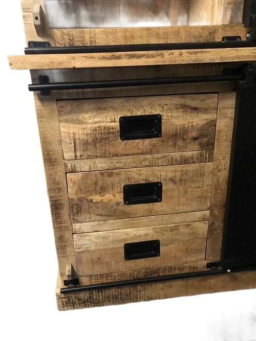 Prachtige industriële wandkast, koloniaal hout met metalen afwerking, prachtige kast!!
