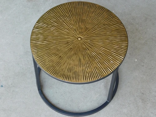 Set of 3 Tables - round - gold with black metal base