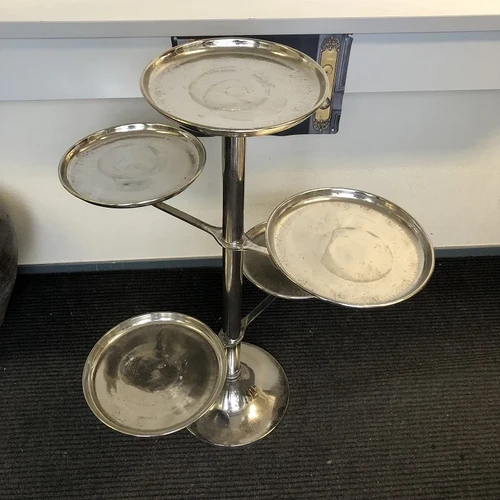 Ständer, Vitrinentisch, Vollaluminium in Nickeloptik, 5 Ablagen, toll!
