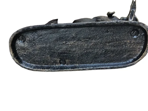 Hunting dog with prey in bronze-metal look.