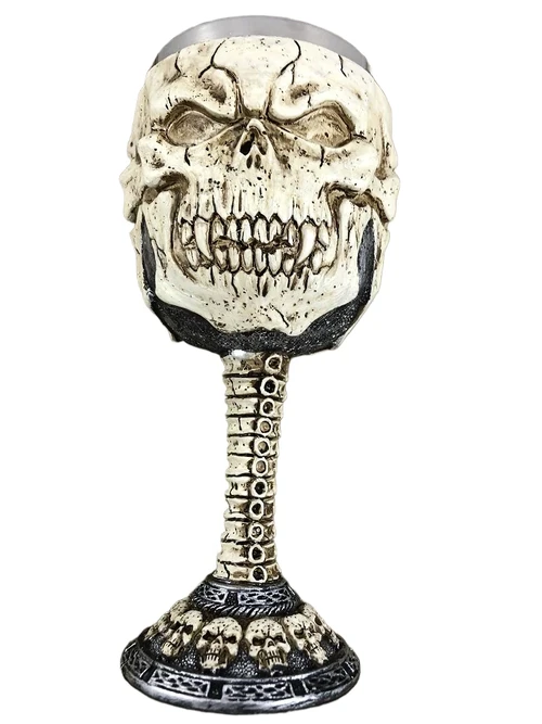 Prachtige kelk met doodskop tafereel en metalen drankbeker.