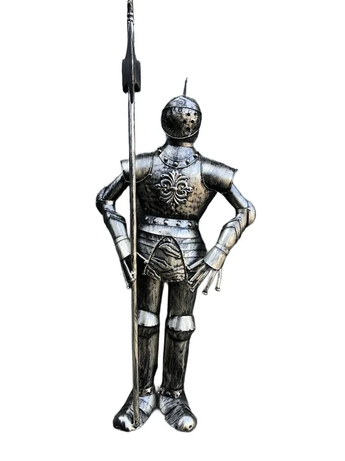 Beautiful knight, all metal-aluminum look, very beautiful.