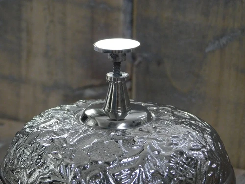 Anmutige Tischglocke – Nickel – Klassisch und elegant