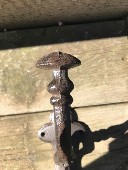 Großer, stabiler Kleiderständer mit 2 Haken, schöne robuste Optik