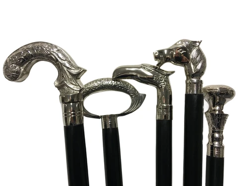 Wandelstok met mooie nikkelen versierde handknop, stijlvol!!