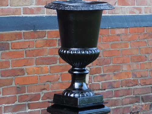 Sturdy garden vase - black - cast iron