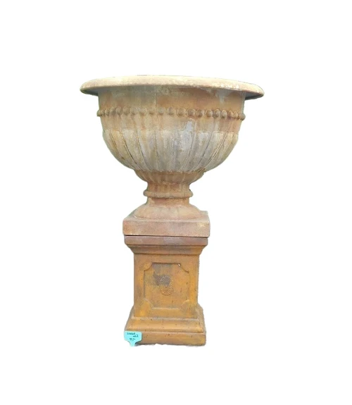 Große Vase, Metall-Gartenvase, robust und klassisch