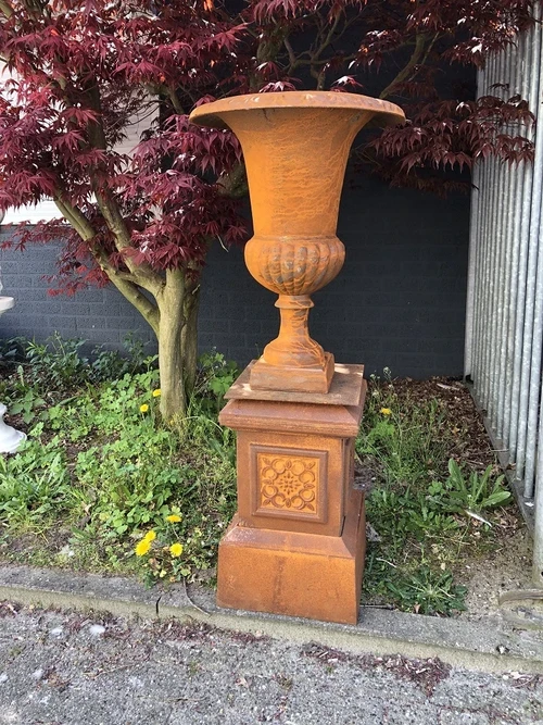 Classic Garden Urn - Cast Iron - 63 cm High - Rust Finish