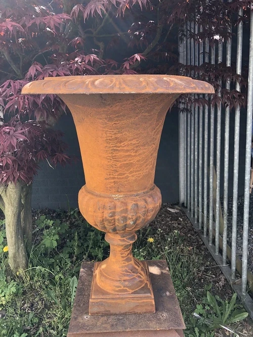 Classic Garden Urn - Cast Iron - 63 cm High - Rust Finish